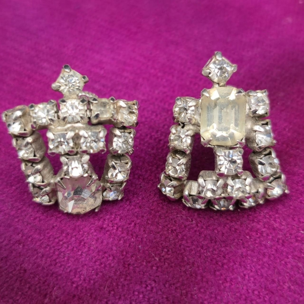 Vintage Silvertone Rhinestone Clip On Earrings